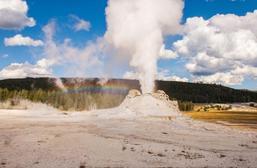 Over 86,000 Earthquakes Have Been Detected Under Yellowstone Using AI
