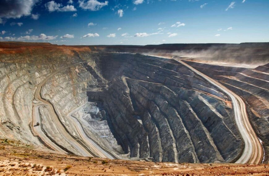 Microwaving rocks could help mining operations pull CO2 out of the air