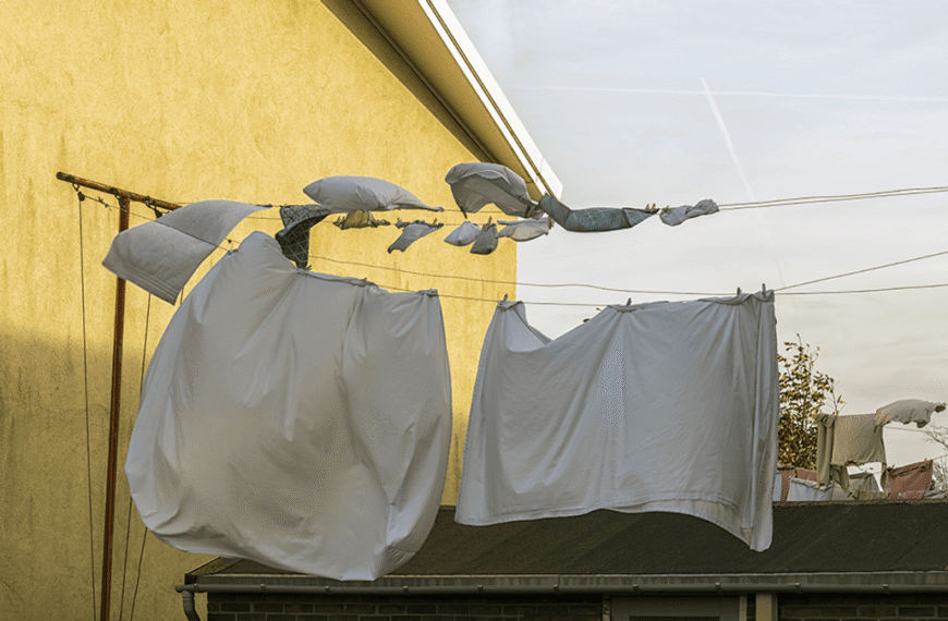People Are Leaving Their Duvets Outside In The Cold This Winter, But Does It Actually Do Anything?