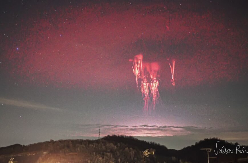 Spectacular Photo Captures Two Rare Atmospheric Phenomena At The Same Time